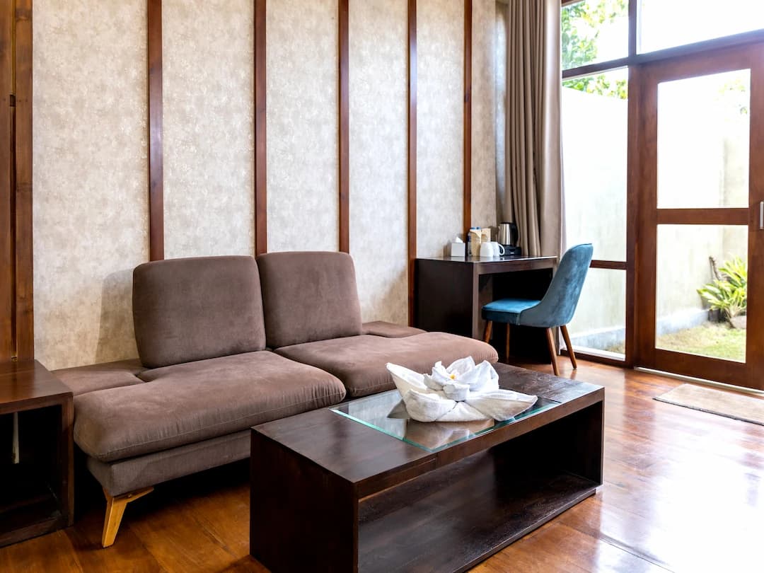 Seahorse Pouch private garden view