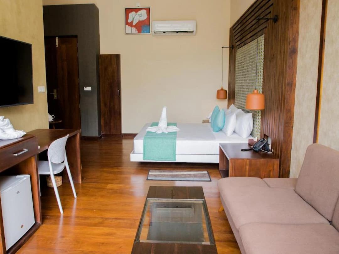 Seahorse Pouch poolside atmosphere